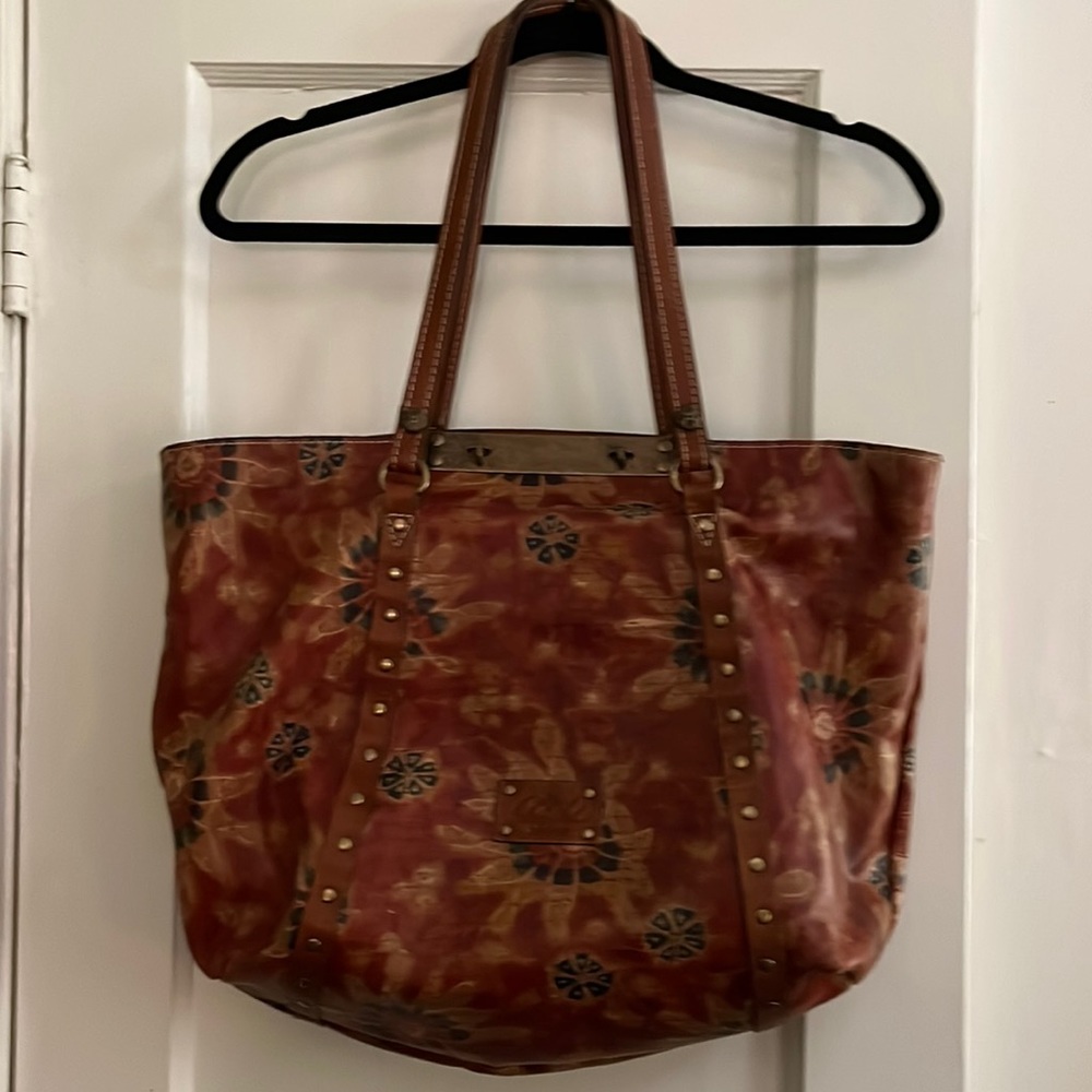 I am selling this awesome Patricia Nash floral leather purse.
